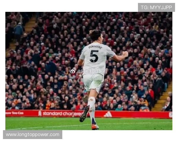 马奎尔力挺卡里克球迷全力支持